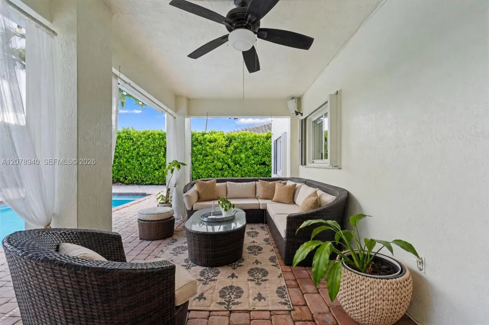 9067 NW 169th St Miami Lakes, FL 33018