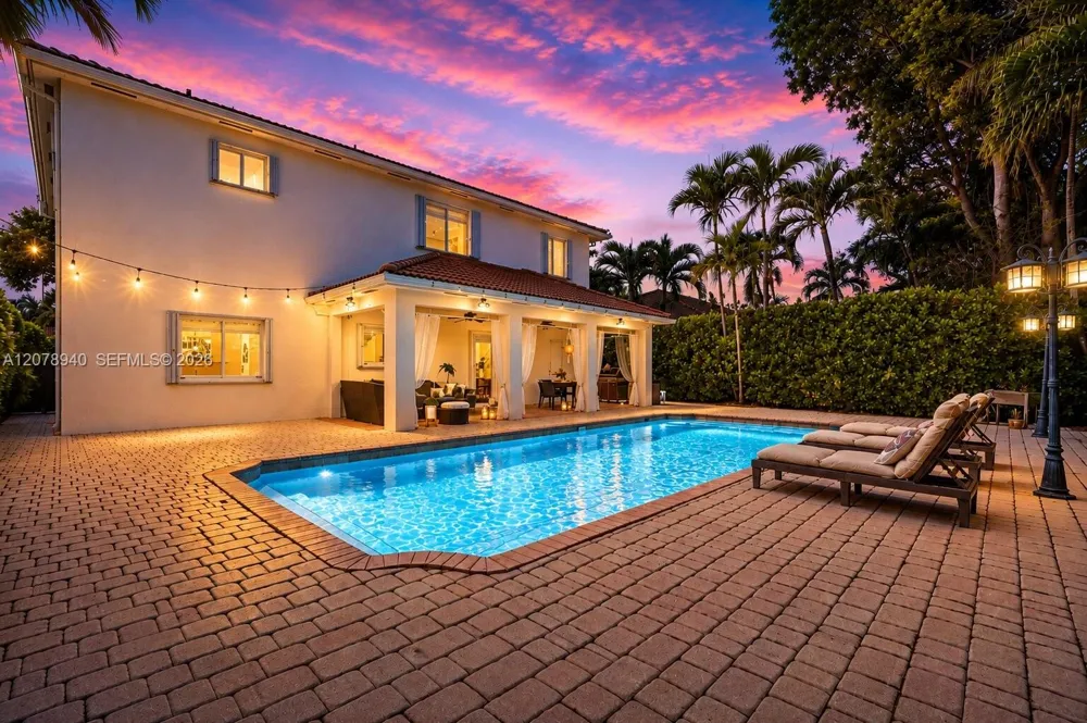 9067 NW 169th St Miami Lakes, FL 33018