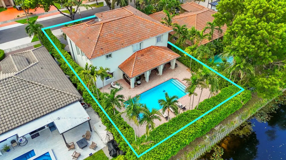 9067 NW 169th St Miami Lakes, FL 33018