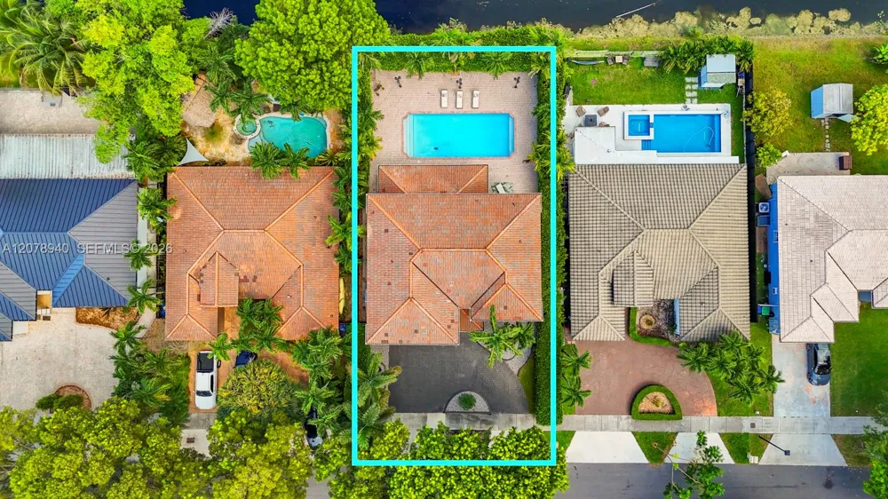 9067 NW 169th St Miami Lakes, FL 33018