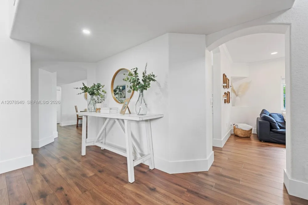 9067 NW 169th St Miami Lakes, FL 33018