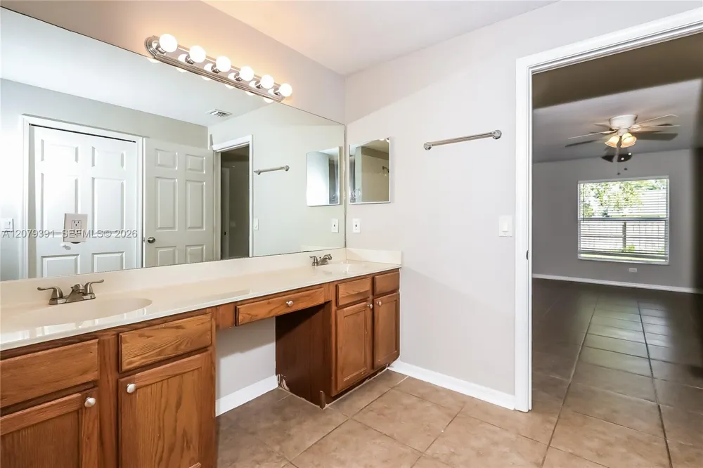 1219 SW Eleuthera Ave Port St. Lucie, FL 34953