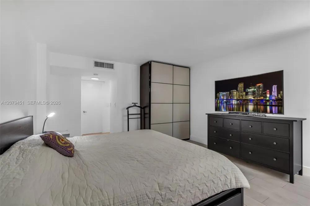 101 Ocean Lane Dr #1011 Key Biscayne, FL 33149