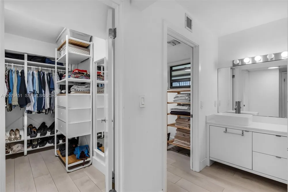 101 Ocean Lane Dr #1011 Key Biscayne, FL 33149