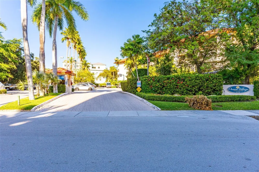 101 Ocean Lane Dr #1011 Key Biscayne, FL 33149