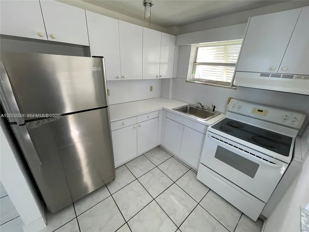 1016 NW 1st Ave Hallandale Beach, FL 33009