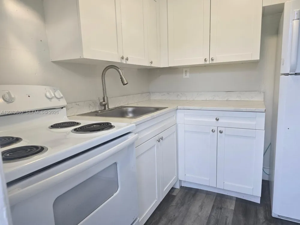2431 NW 9th St Fort Lauderdale, FL 33311
