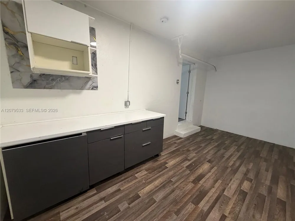 2431 NW 9th St Fort Lauderdale, FL 33311