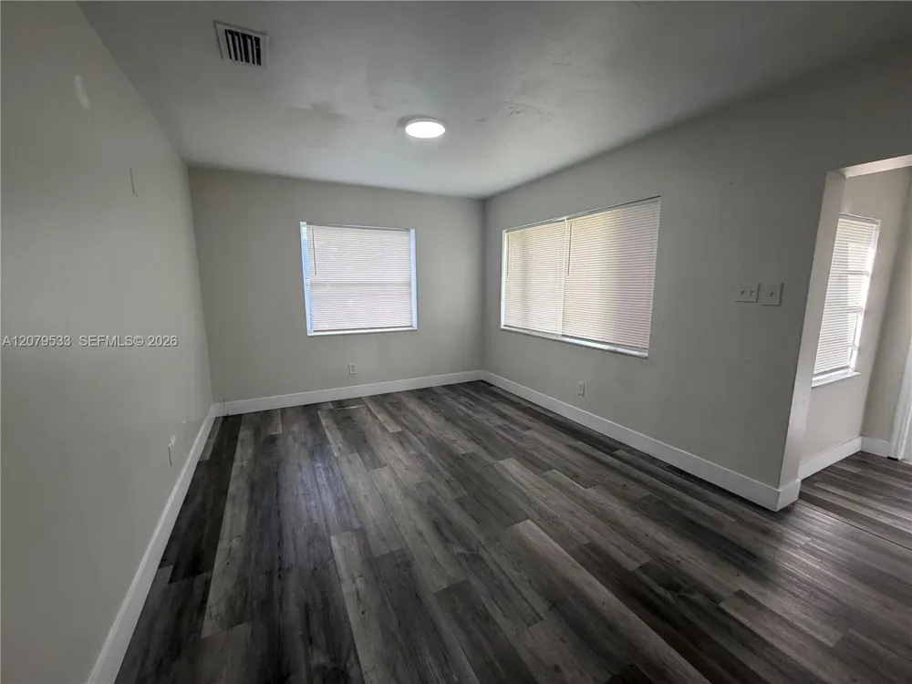 2431 NW 9th St Fort Lauderdale, FL 33311