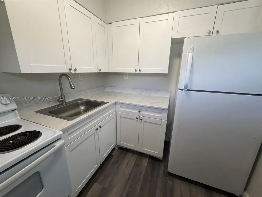 2431 NW 9th St Fort Lauderdale, FL 33311