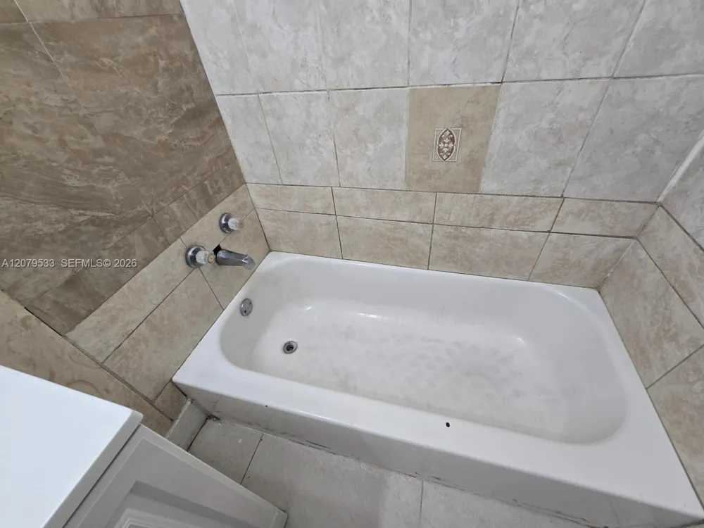 2431 NW 9th St Fort Lauderdale, FL 33311