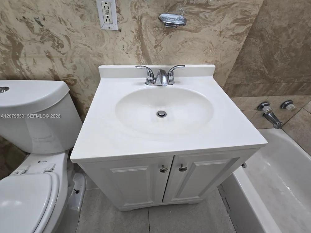 2431 NW 9th St Fort Lauderdale, FL 33311