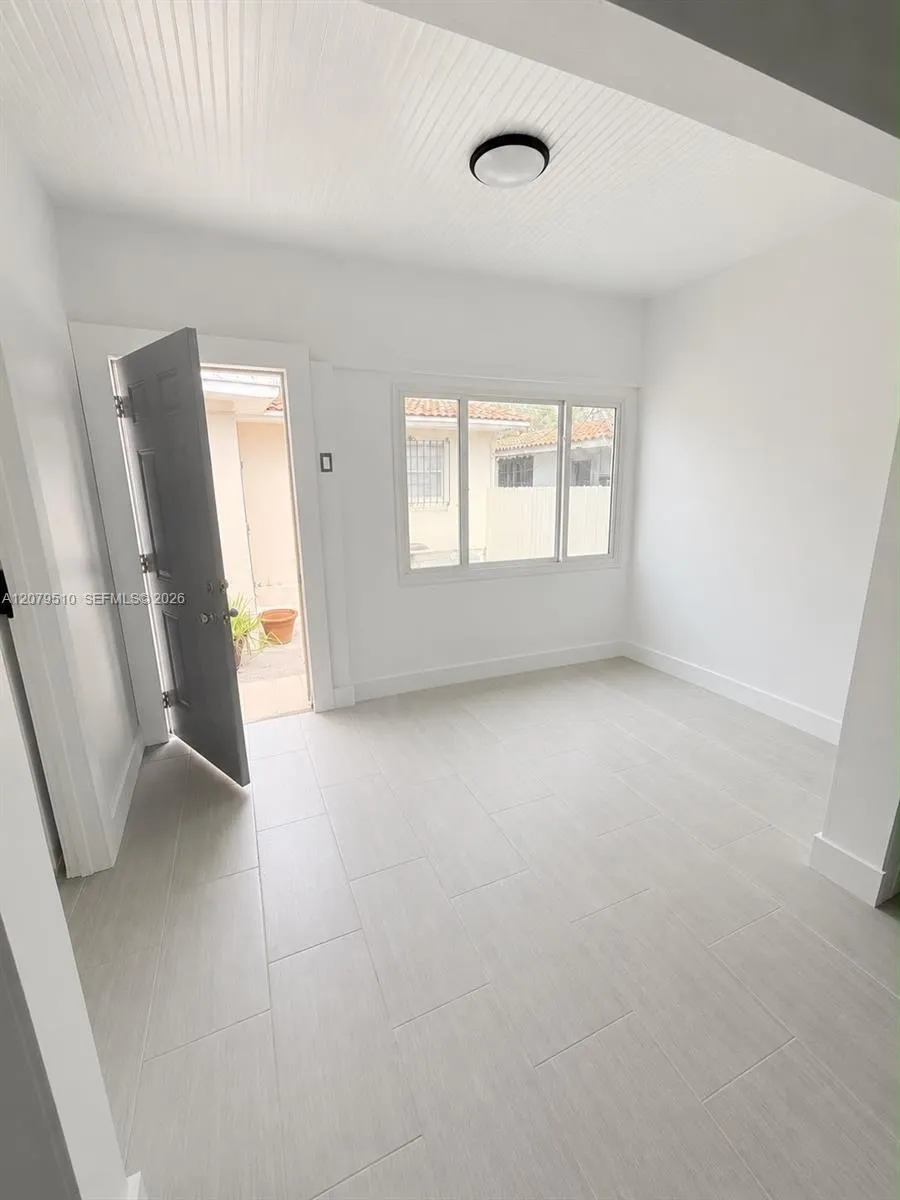 1154 NW 34th Ave #1 Miami, FL 33125