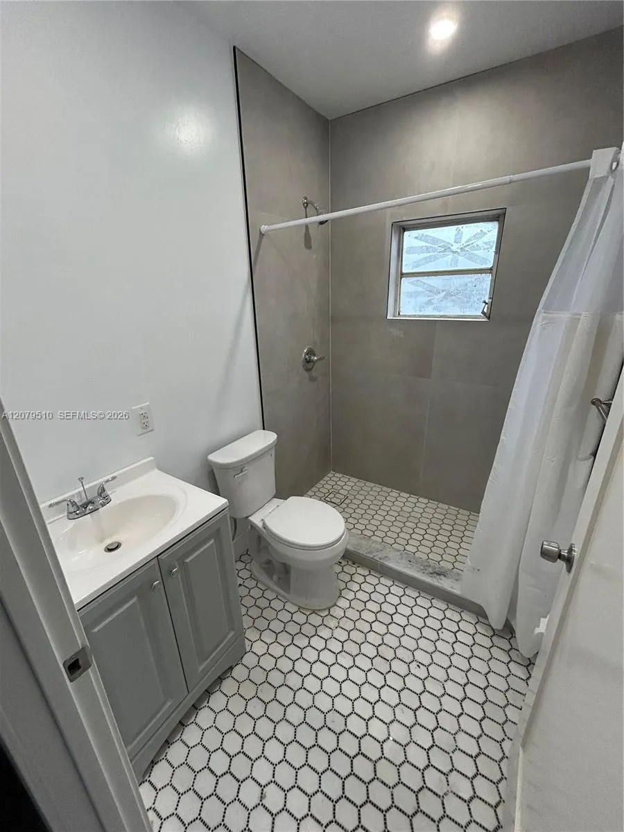 1154 NW 34th Ave #1 Miami, FL 33125