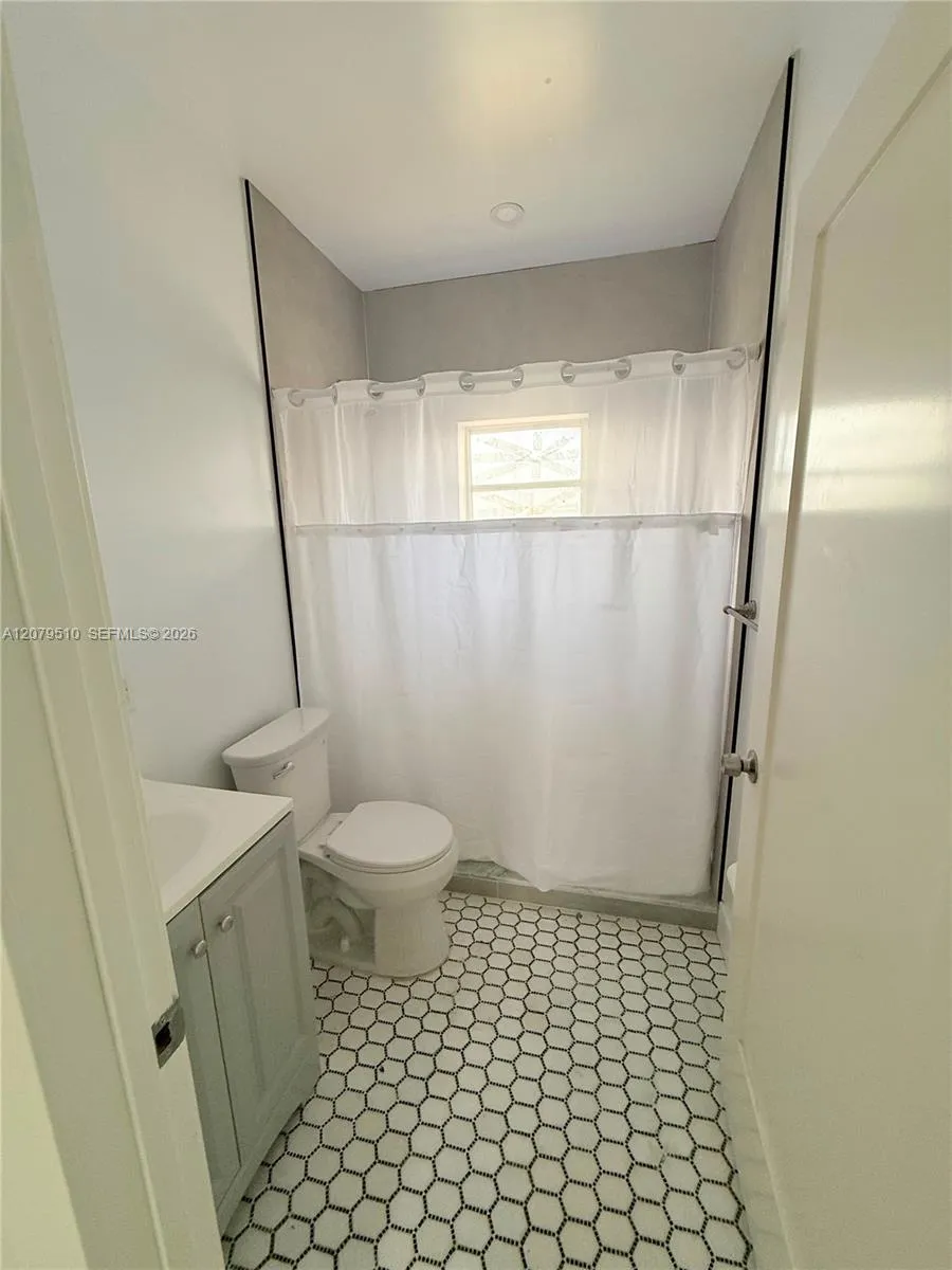1154 NW 34th Ave #1 Miami, FL 33125
