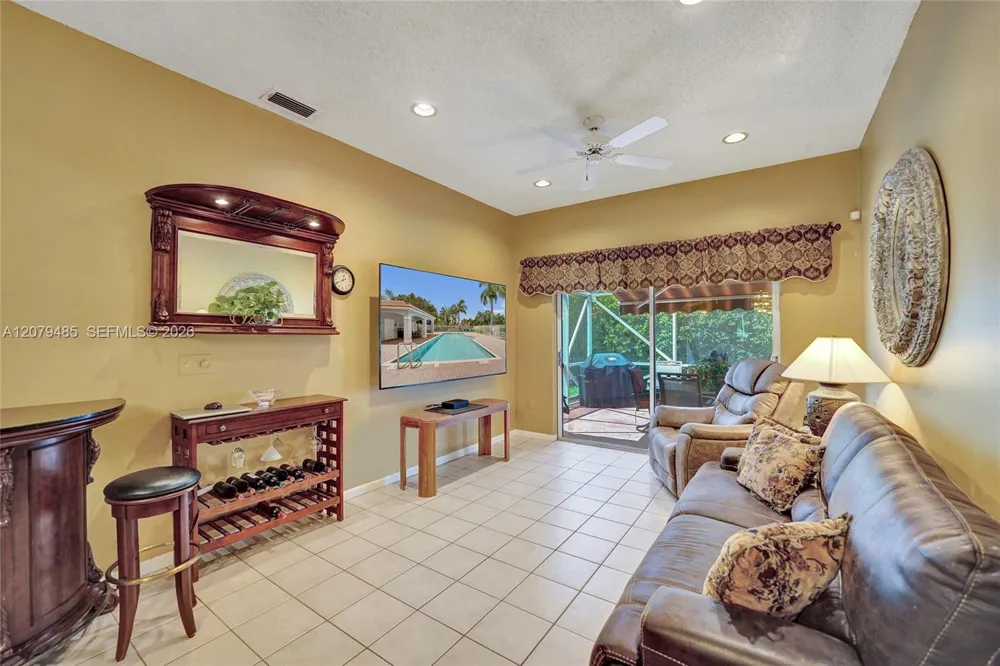774 SW 120th Ave Pembroke Pines, FL 33025