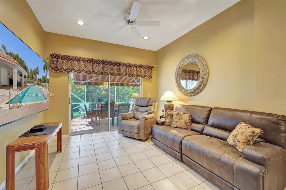 774 SW 120th Ave Pembroke Pines, FL 33025