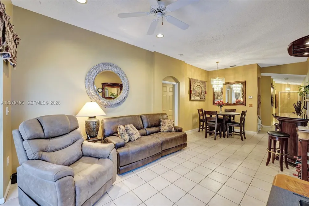 774 SW 120th Ave Pembroke Pines, FL 33025