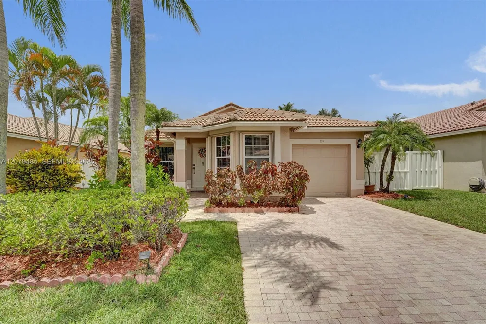 774 SW 120th Ave Pembroke Pines, FL 33025