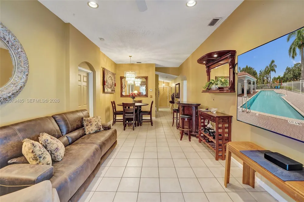 774 SW 120th Ave Pembroke Pines, FL 33025