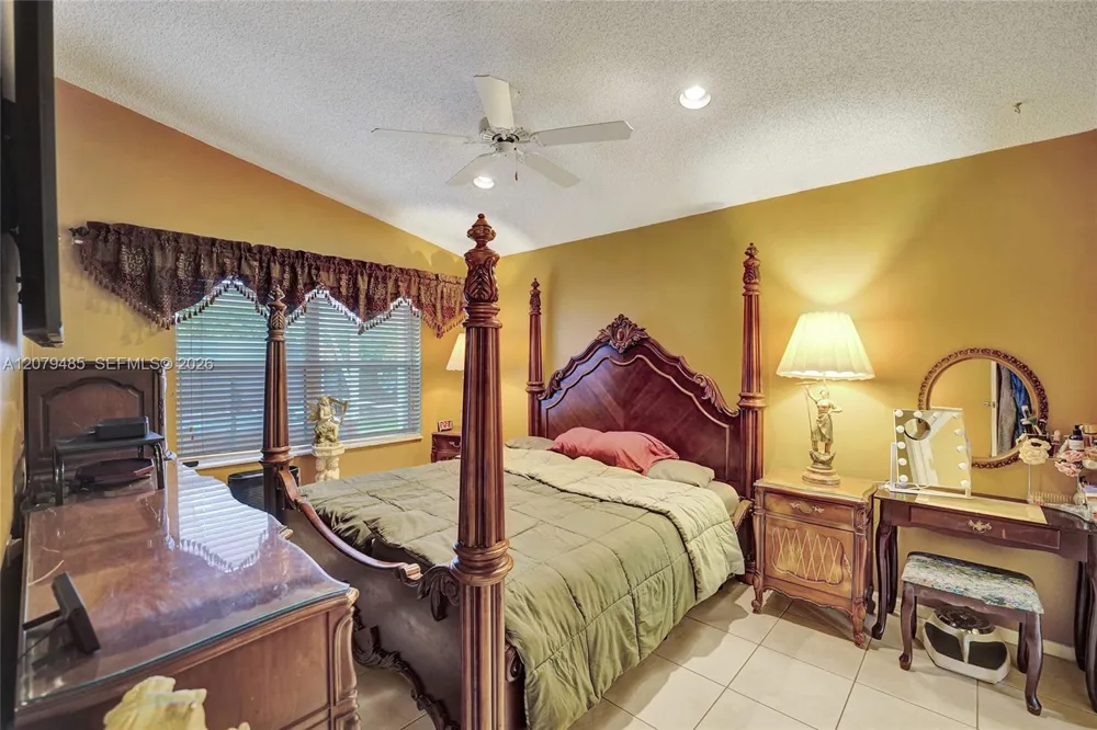 774 SW 120th Ave Pembroke Pines, FL 33025