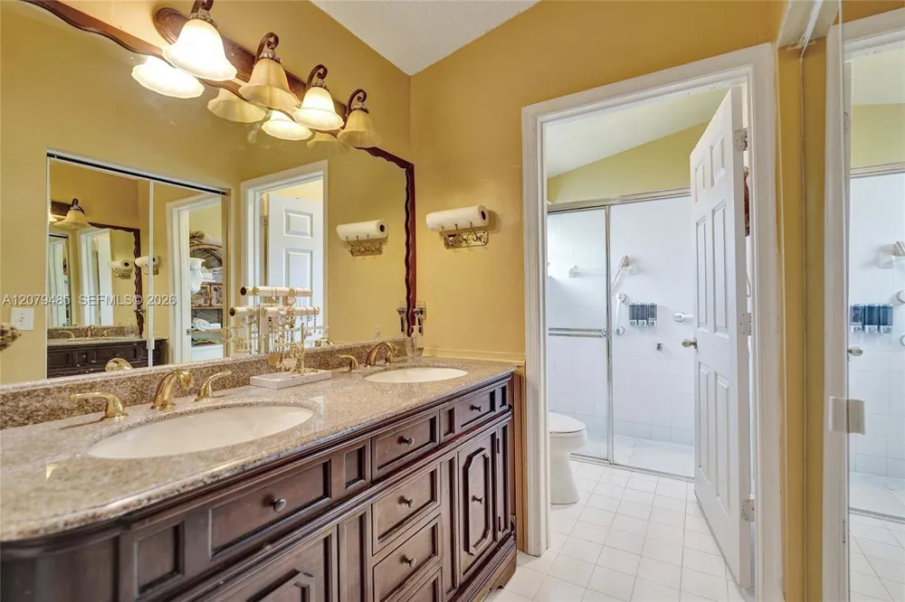 774 SW 120th Ave Pembroke Pines, FL 33025