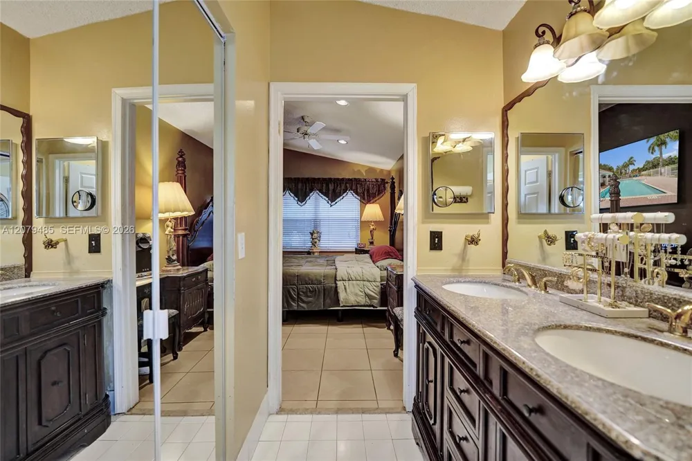 774 SW 120th Ave Pembroke Pines, FL 33025