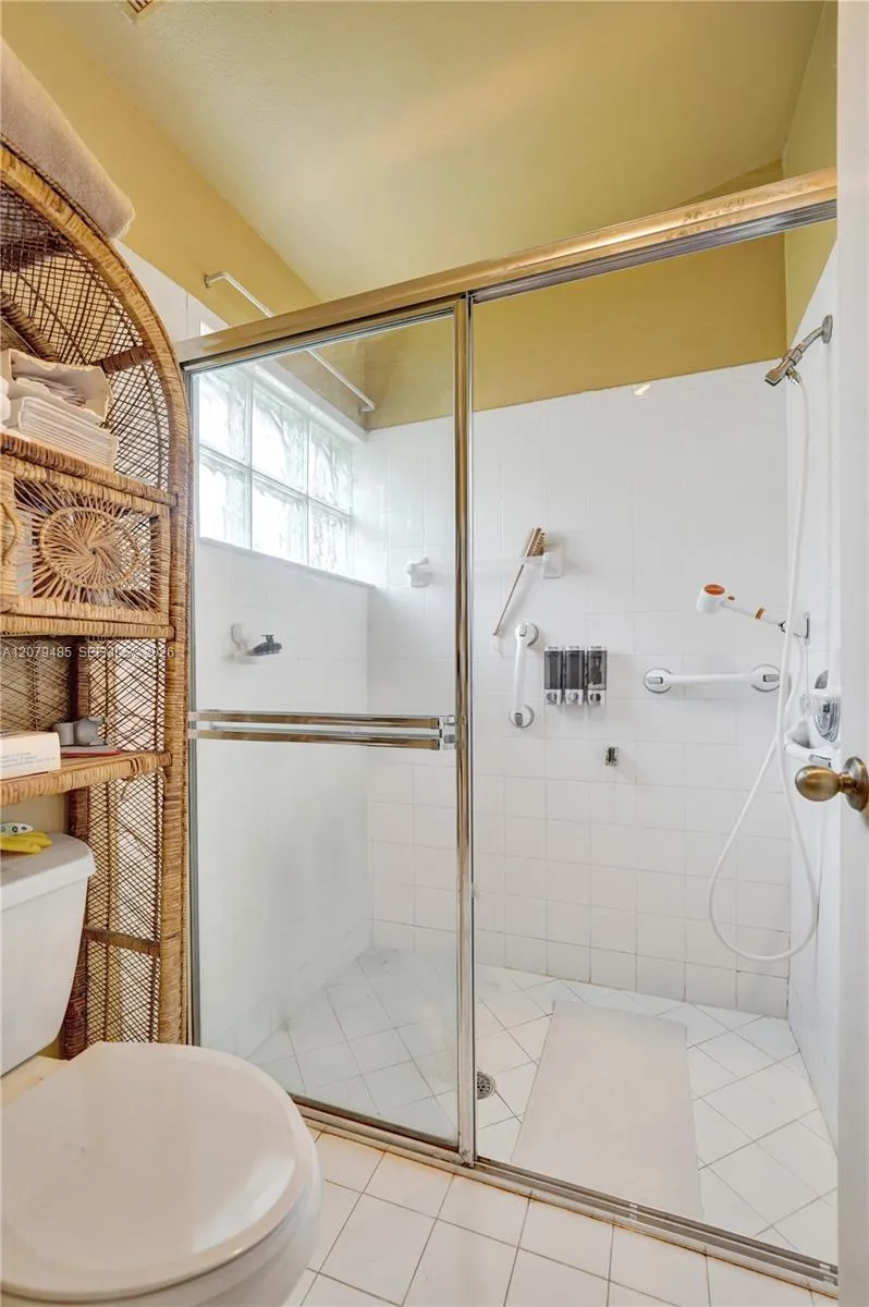 774 SW 120th Ave Pembroke Pines, FL 33025