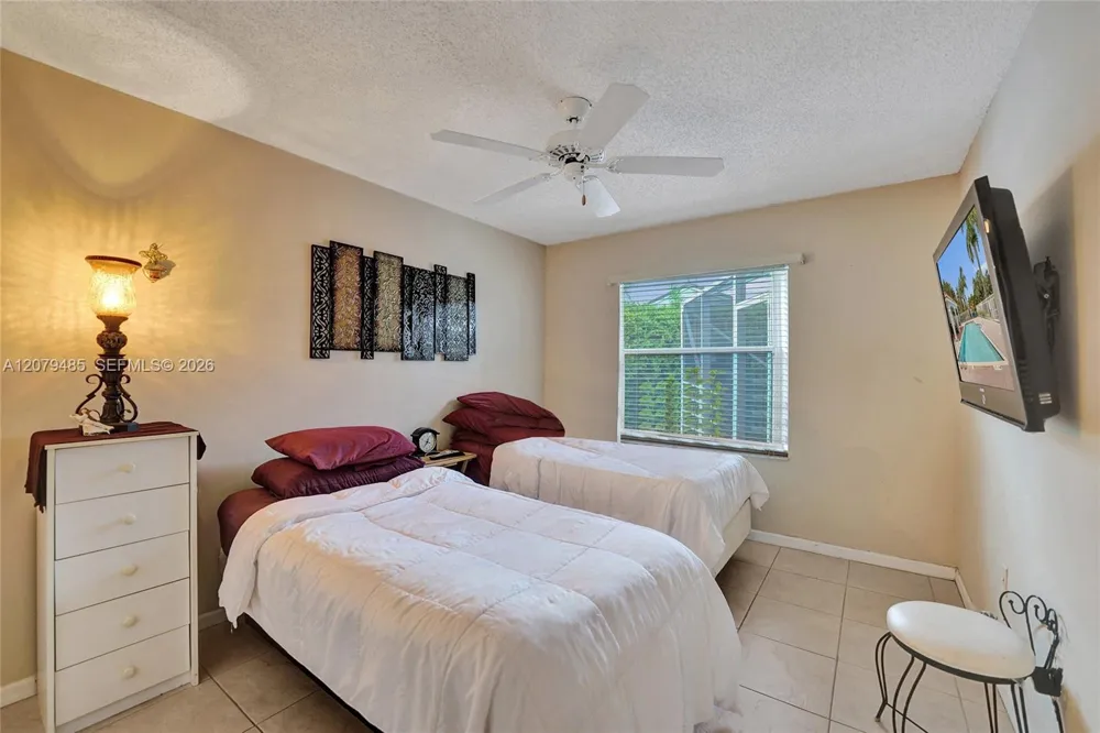 774 SW 120th Ave Pembroke Pines, FL 33025