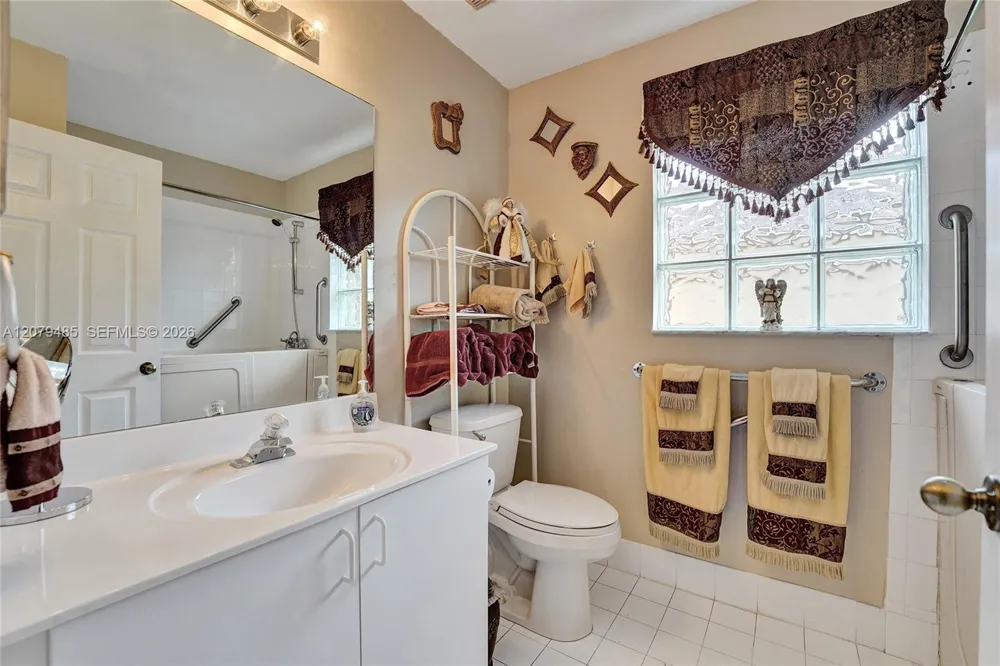 774 SW 120th Ave Pembroke Pines, FL 33025