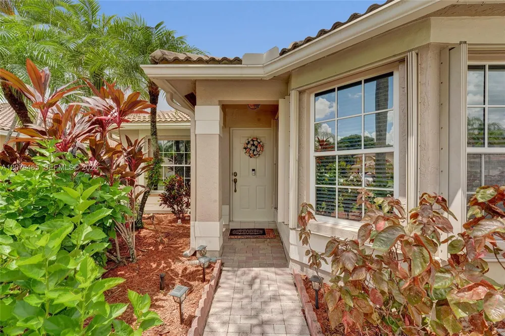 774 SW 120th Ave Pembroke Pines, FL 33025