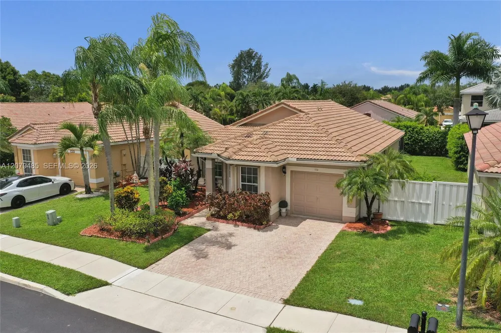 774 SW 120th Ave Pembroke Pines, FL 33025