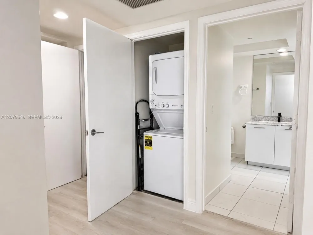 55 SE 6th St #1510 Miami, FL 33131