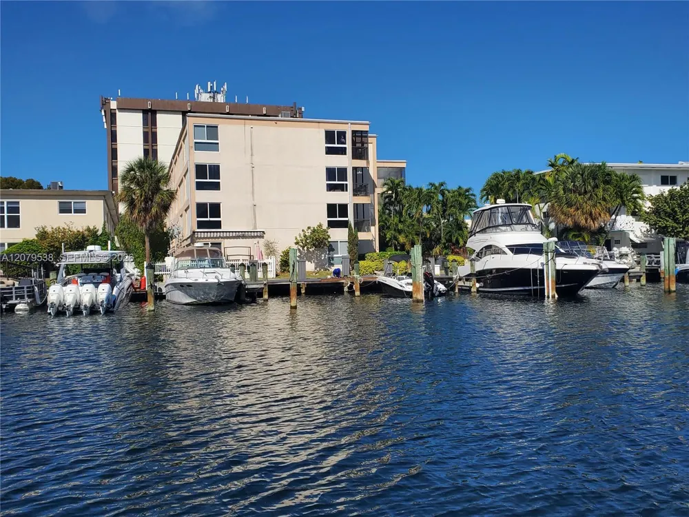 2420 Diana Dr #203 Hallandale Beach, FL 33009