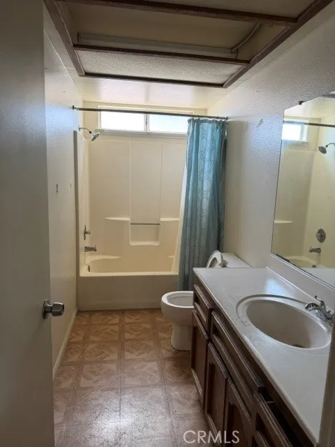 16581 Manzanita Hesperia, CA 92345