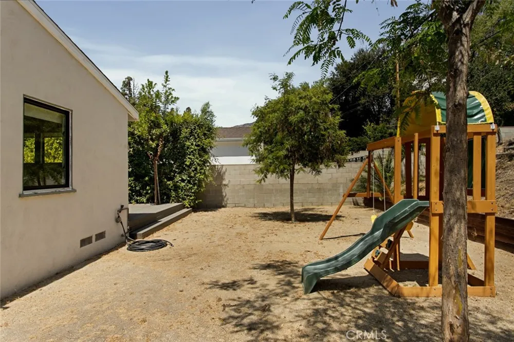 9846 Cabanas Tujunga, CA 91042