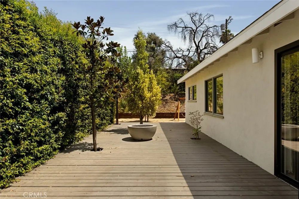 9846 Cabanas Tujunga, CA 91042