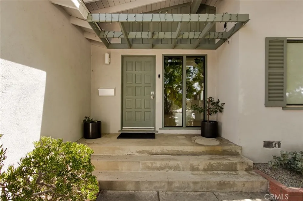 9846 Cabanas Tujunga, CA 91042