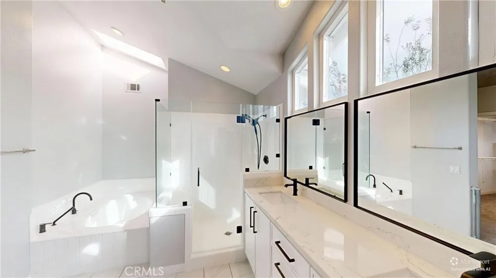 136 23rd Costa Mesa, CA 92627