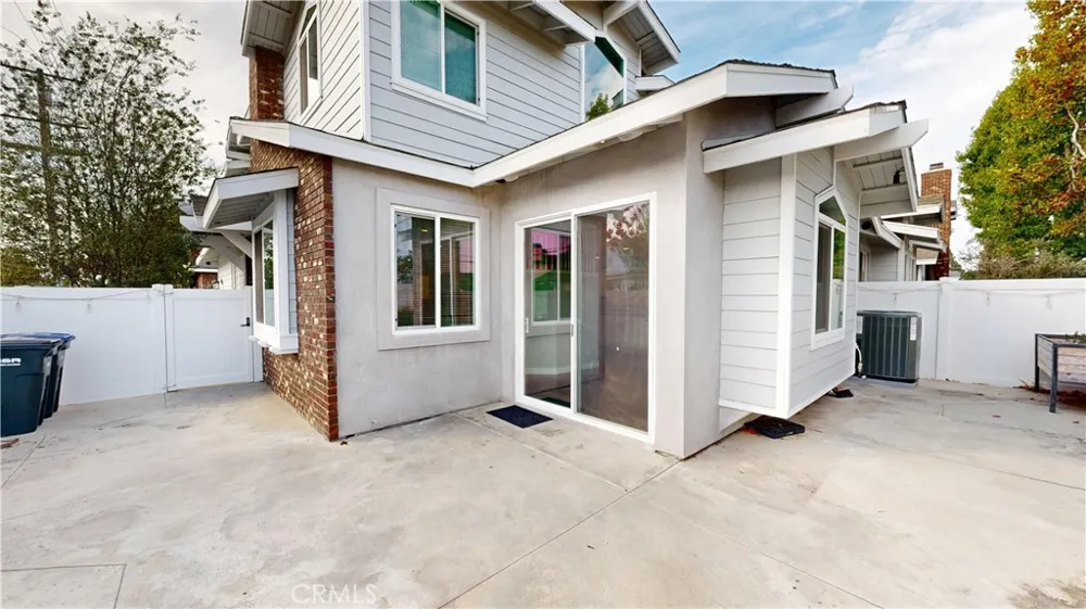 136 23rd Costa Mesa, CA 92627