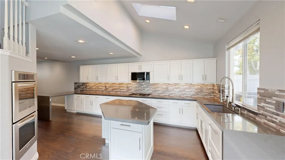 136 23rd Costa Mesa, CA 92627