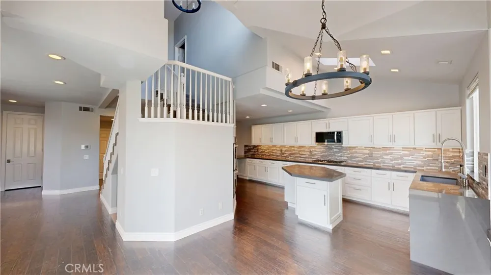 136 23rd Costa Mesa, CA 92627
