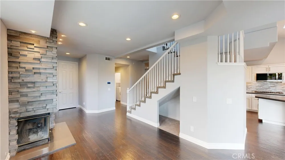 136 23rd Costa Mesa, CA 92627