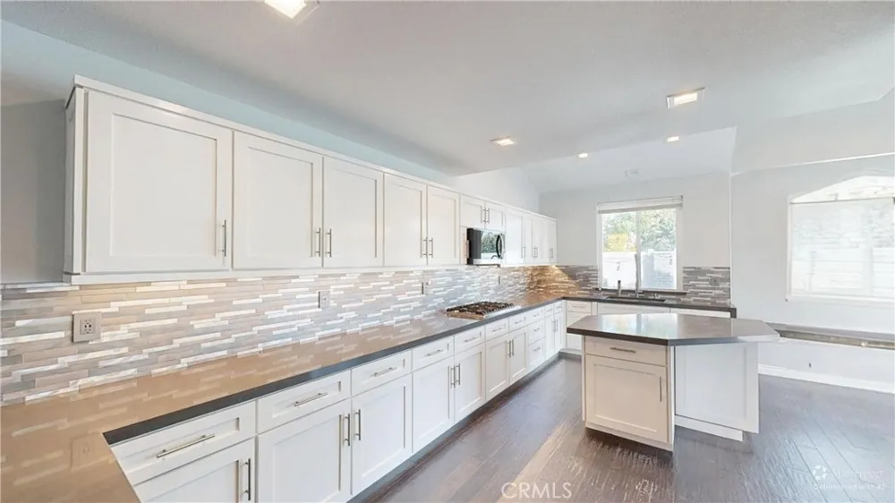 136 23rd Costa Mesa, CA 92627