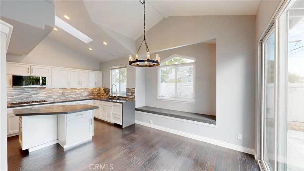136 23rd Costa Mesa, CA 92627