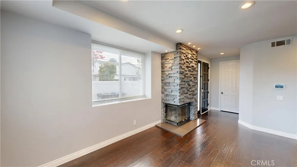 136 23rd Costa Mesa, CA 92627