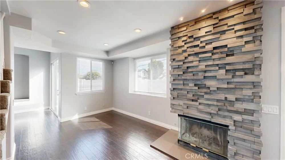 136 23rd Costa Mesa, CA 92627