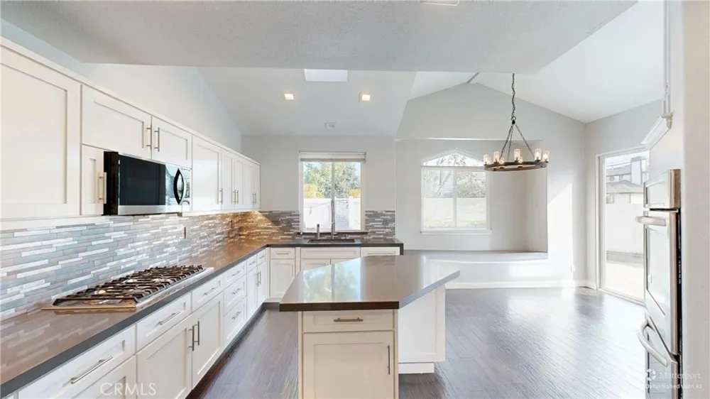 136 23rd Costa Mesa, CA 92627