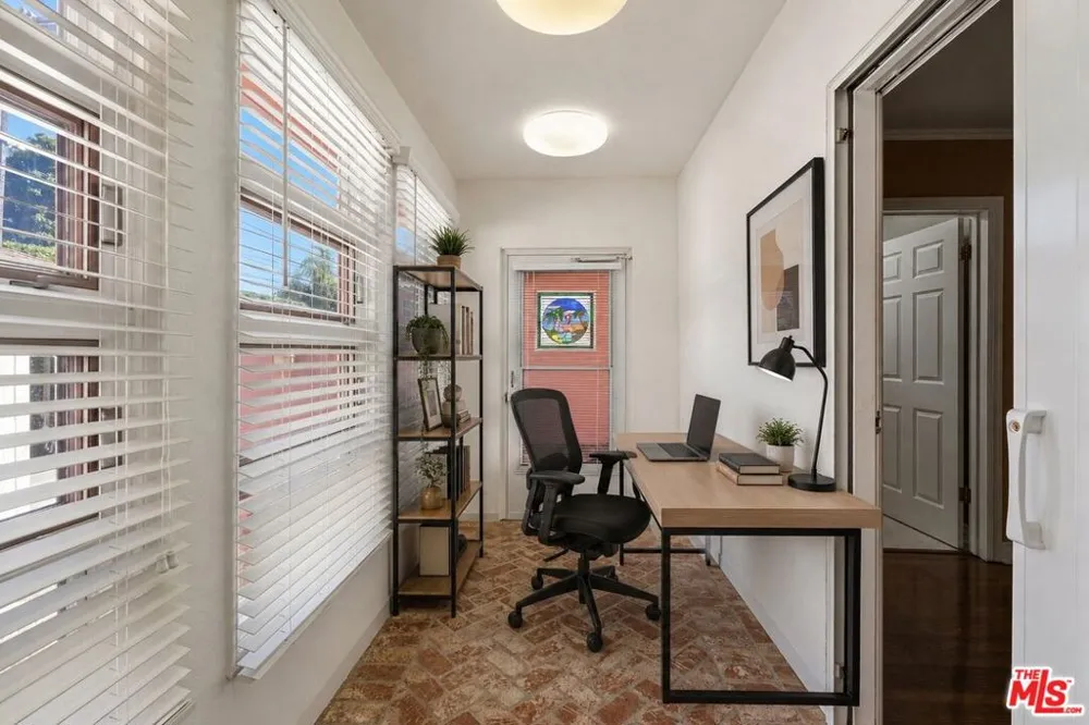 6222 Flores Avenue Los Angeles, CA 90056