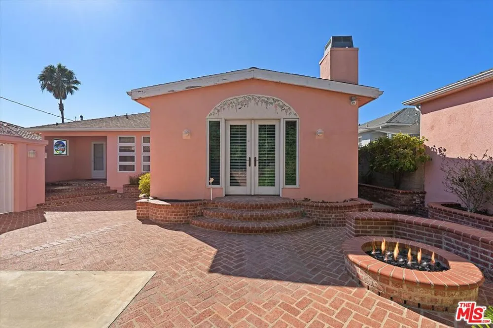 6222 Flores Avenue Los Angeles, CA 90056